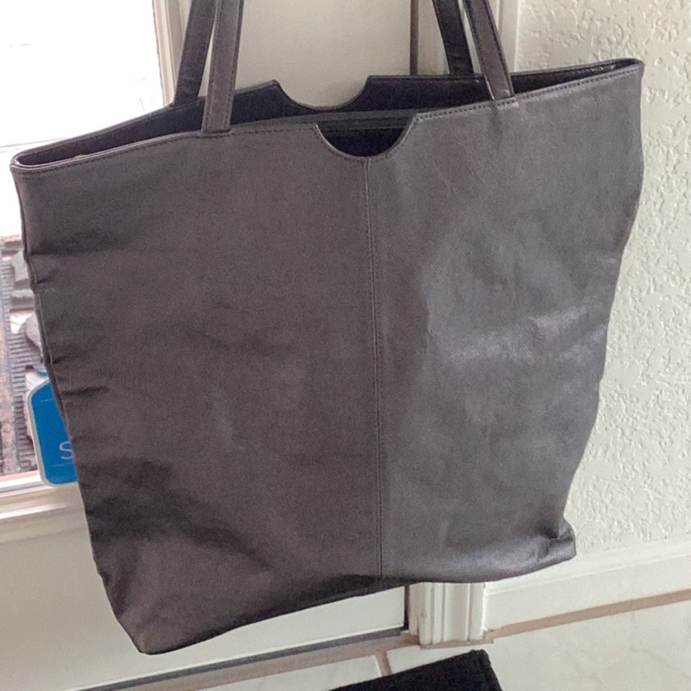Leather pewter/gunmetal metallic large Wilson’s leather handbag totebag. NWOT